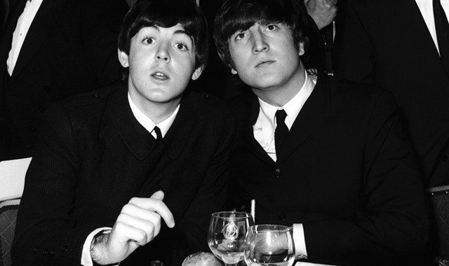 13th September 1964:  Beatles Paul McCartney (left) and John Lennon (1940 - 1980) at the Variety Club Showbusiness Awards held at the Dorchester, London.  (Photo by William Vanderson/Fox Photos/Getty Images)